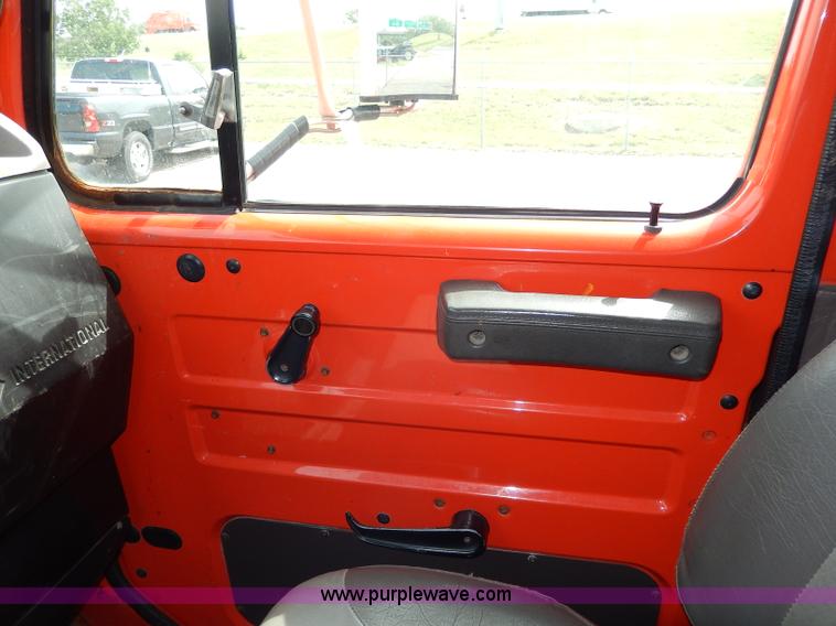 image for item H6938 1999 International 4900 dump truck