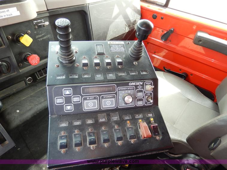 image for item H6938 1999 International 4900 dump truck