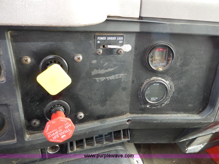 image for item H6938 1999 International 4900 dump truck