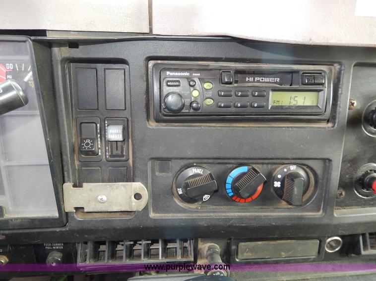 image for item H6938 1999 International 4900 dump truck