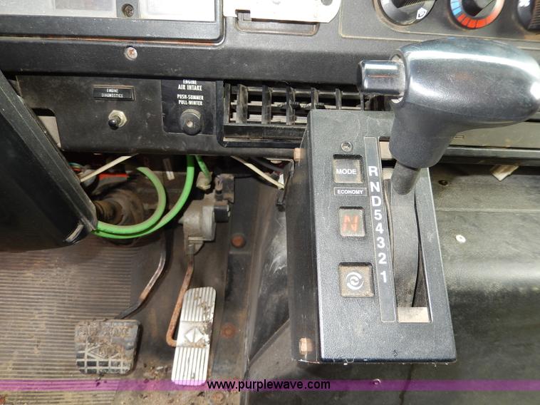 image for item H6938 1999 International 4900 dump truck