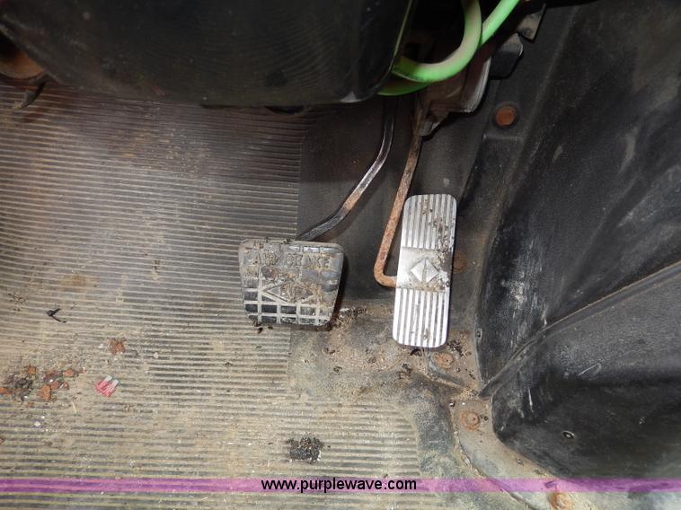 image for item H6938 1999 International 4900 dump truck