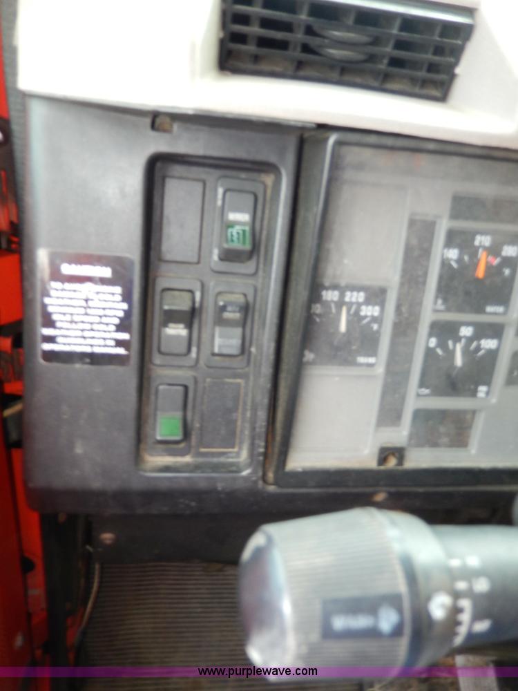 image for item H6938 1999 International 4900 dump truck