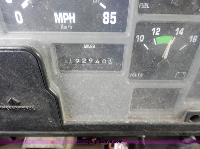 image for item H6938 1999 International 4900 dump truck