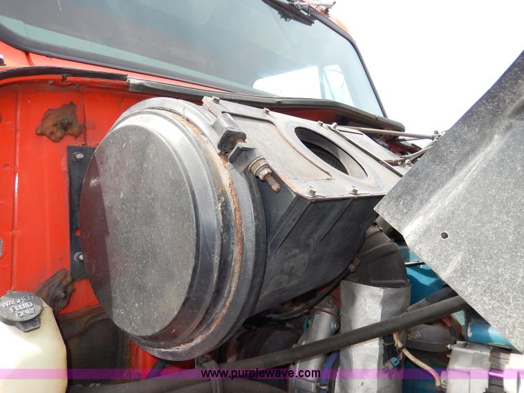 image for item H6938 1999 International 4900 dump truck