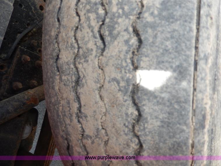 image for item H6938 1999 International 4900 dump truck