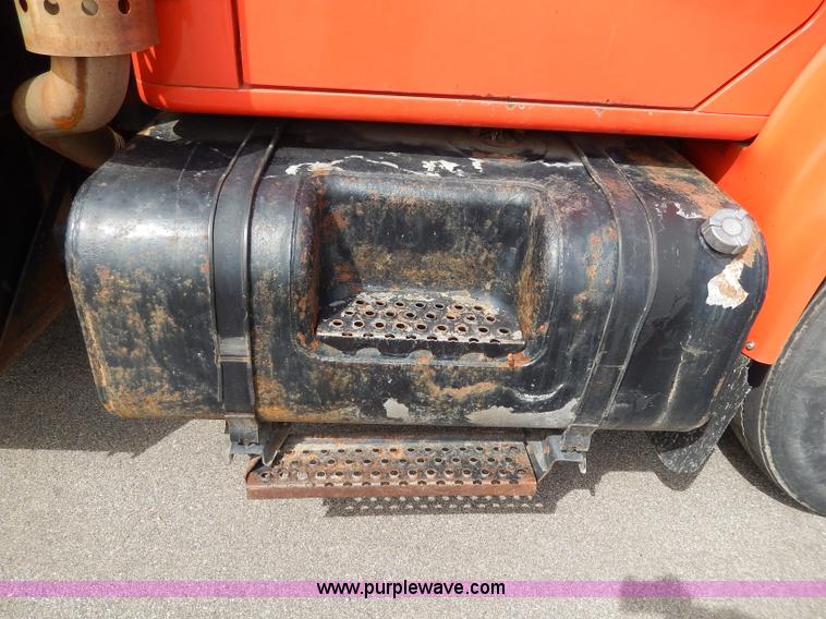 image for item H6938 1999 International 4900 dump truck