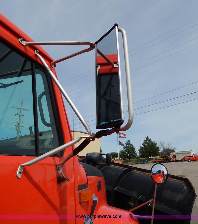 image for item H6938 1999 International 4900 dump truck