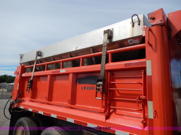 image for item H6938 1999 International 4900 dump truck