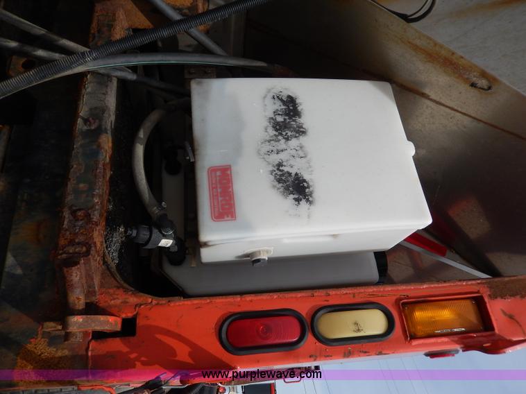 image for item H6938 1999 International 4900 dump truck