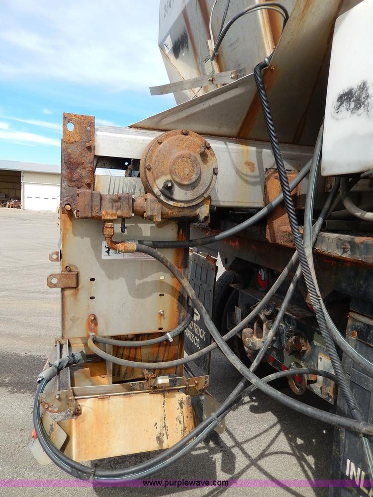 image for item H6938 1999 International 4900 dump truck