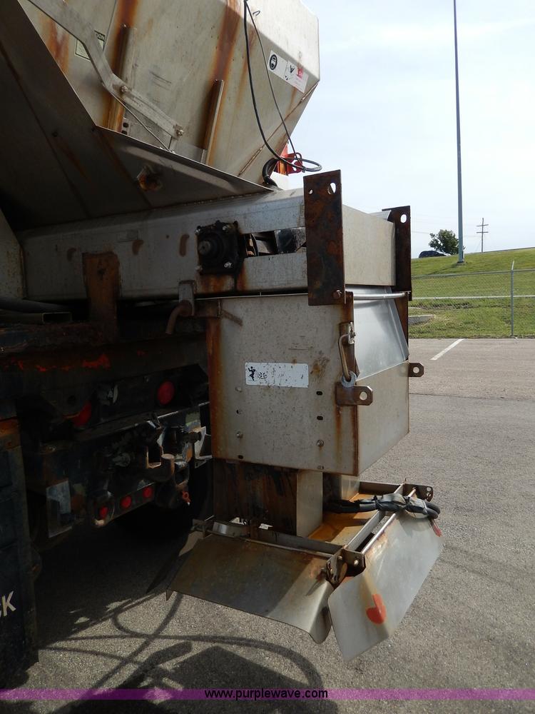 image for item H6938 1999 International 4900 dump truck