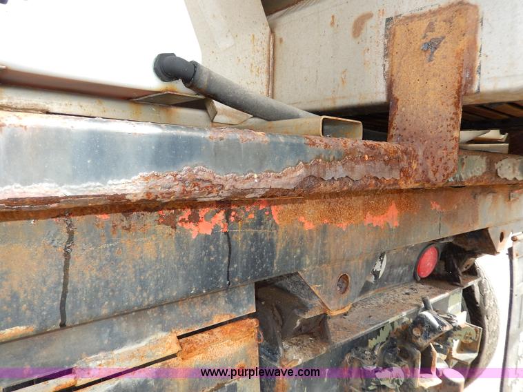 image for item H6938 1999 International 4900 dump truck