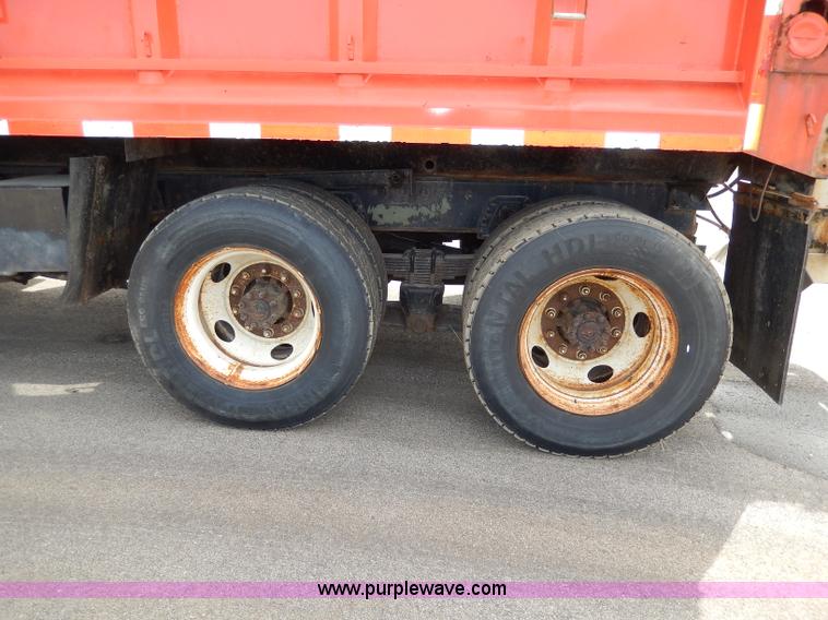 image for item H6938 1999 International 4900 dump truck