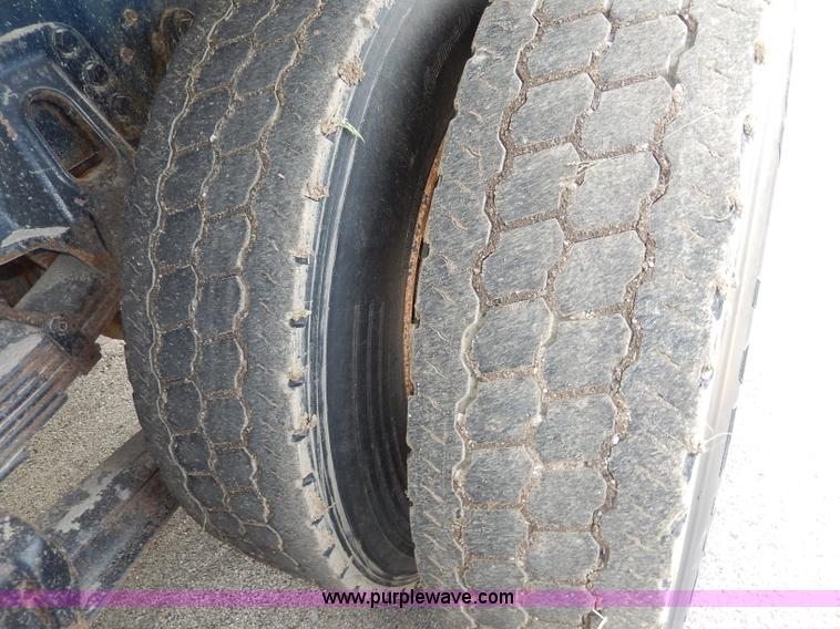 image for item H6938 1999 International 4900 dump truck