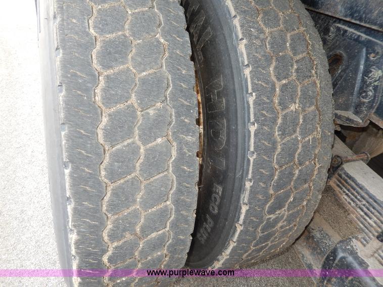 image for item H6938 1999 International 4900 dump truck