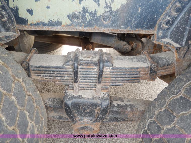 image for item H6938 1999 International 4900 dump truck