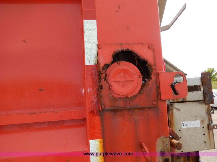 image for item H6938 1999 International 4900 dump truck