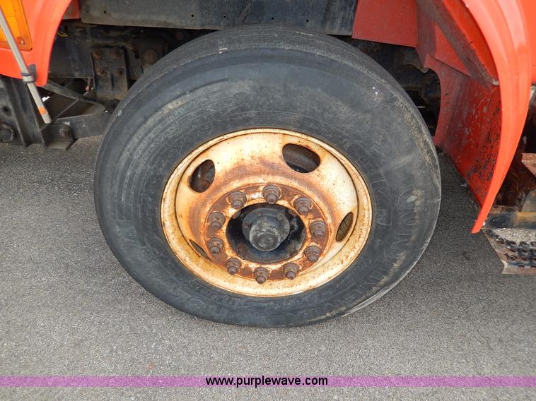 image for item H6938 1999 International 4900 dump truck