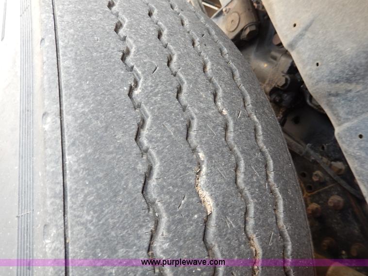 image for item H6938 1999 International 4900 dump truck