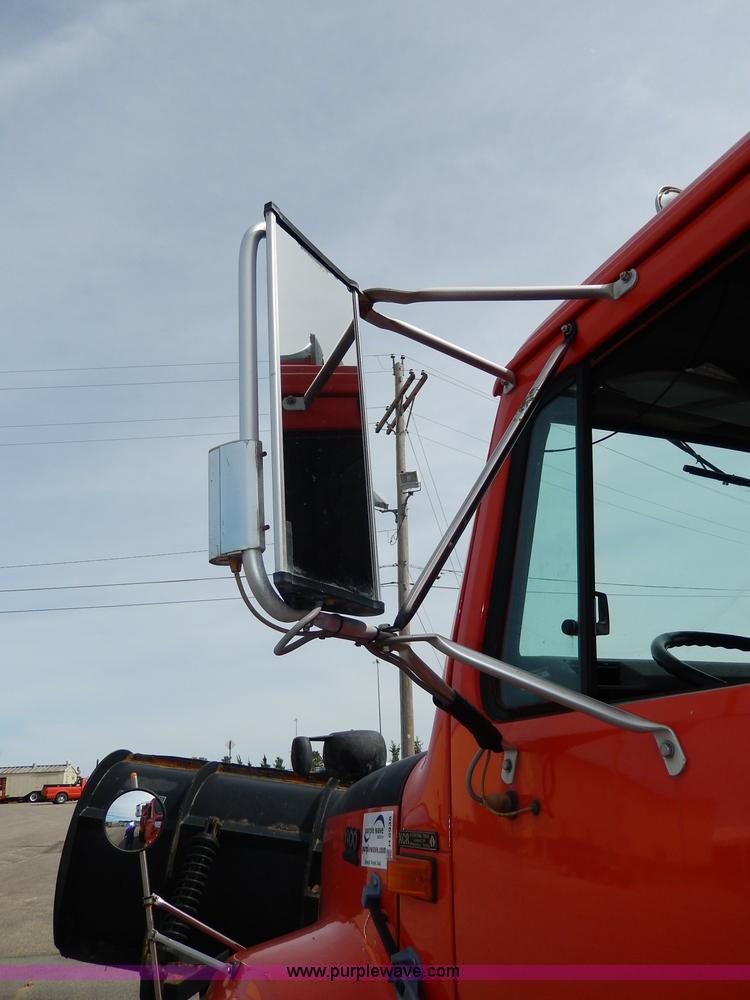 image for item H6938 1999 International 4900 dump truck