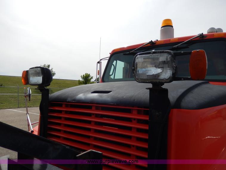 image for item H6938 1999 International 4900 dump truck