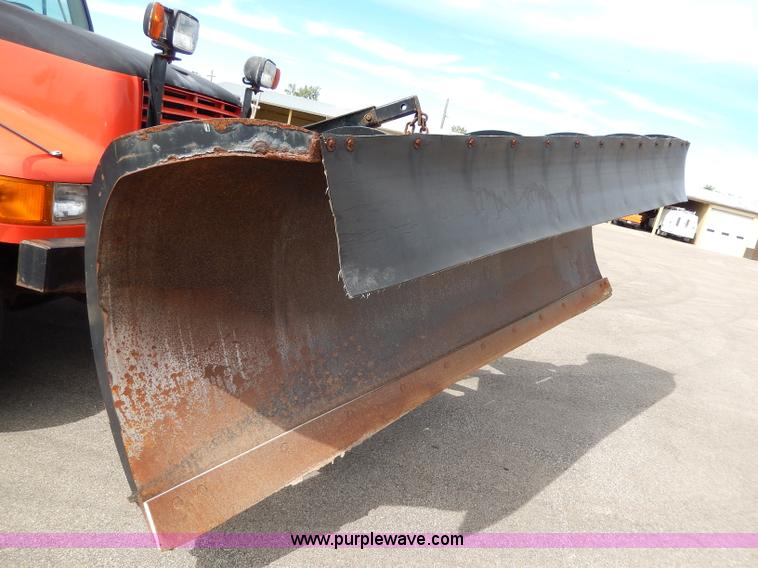 image for item H6938 1999 International 4900 dump truck