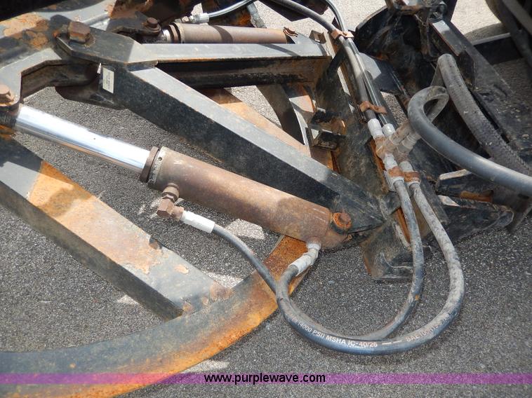 image for item H6938 1999 International 4900 dump truck