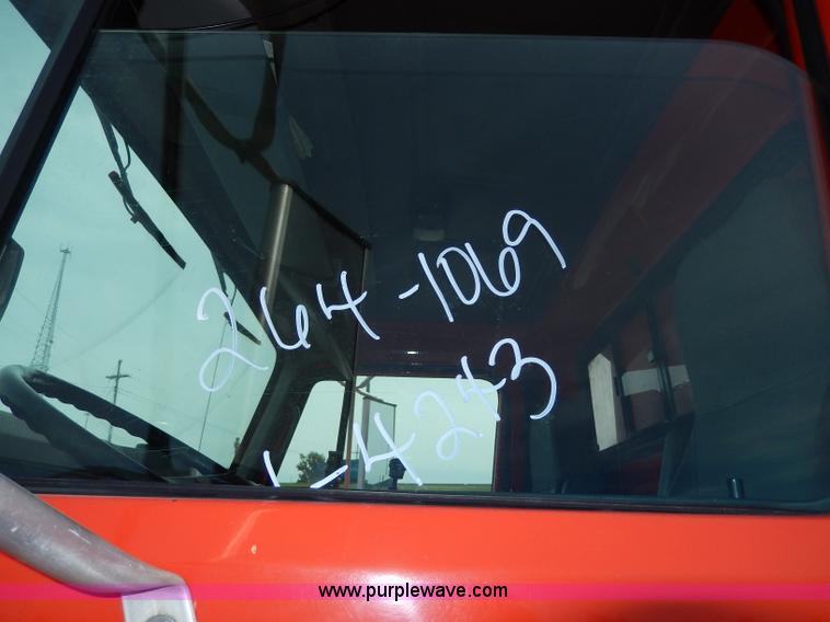 image for item H6938 1999 International 4900 dump truck