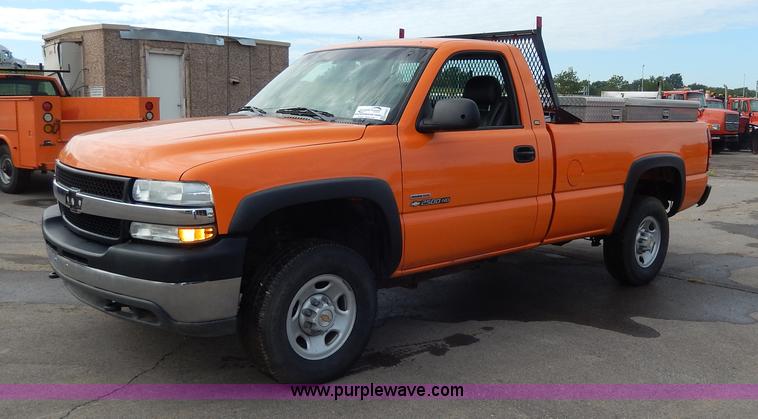 image for item H6941 2002 Chevrolet Silverado 2500 pickup truck