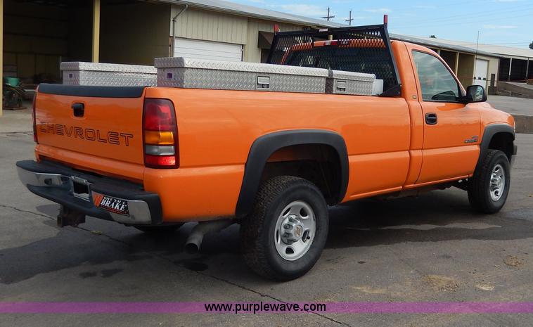 image for item H6941 2002 Chevrolet Silverado 2500 pickup truck