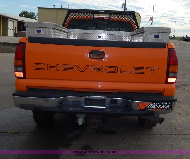image for item H6941 2002 Chevrolet Silverado 2500 pickup truck