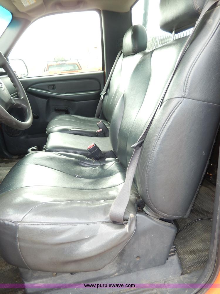 image for item H6941 2002 Chevrolet Silverado 2500 pickup truck