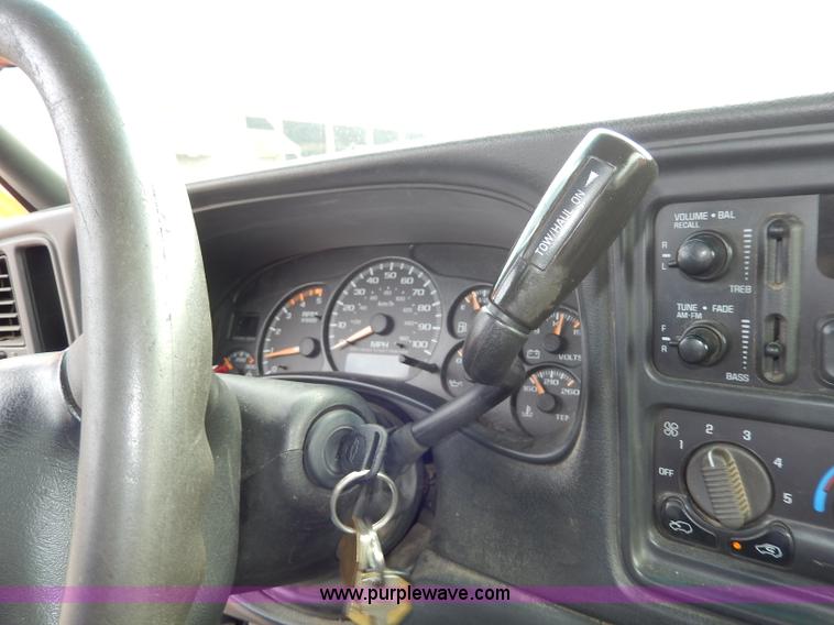 image for item H6941 2002 Chevrolet Silverado 2500 pickup truck