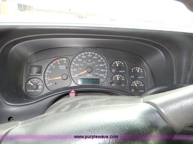 image for item H6941 2002 Chevrolet Silverado 2500 pickup truck