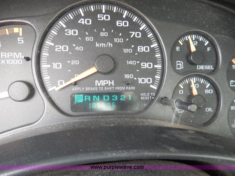 image for item H6941 2002 Chevrolet Silverado 2500 pickup truck