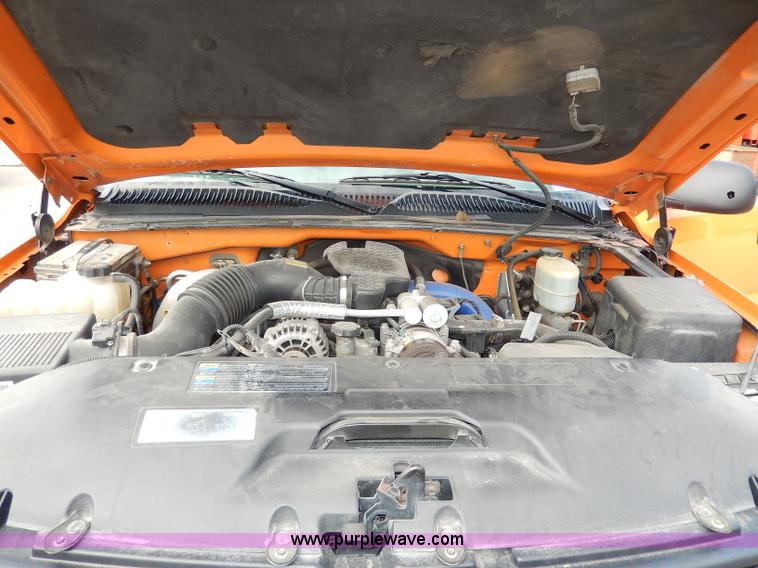 image for item H6941 2002 Chevrolet Silverado 2500 pickup truck