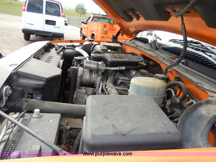 image for item H6941 2002 Chevrolet Silverado 2500 pickup truck