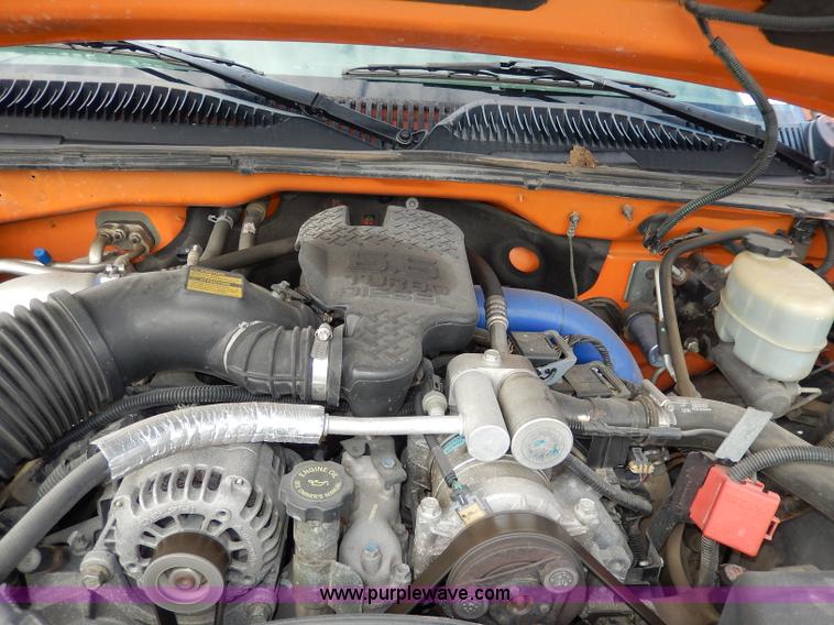 image for item H6941 2002 Chevrolet Silverado 2500 pickup truck