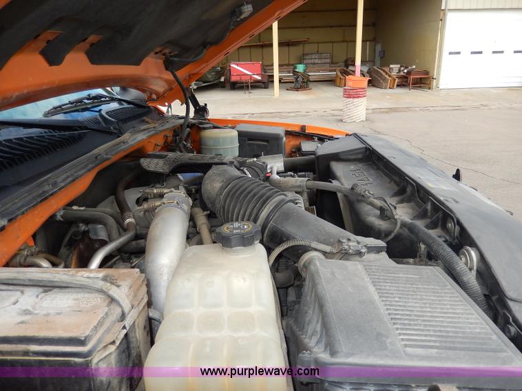 image for item H6941 2002 Chevrolet Silverado 2500 pickup truck