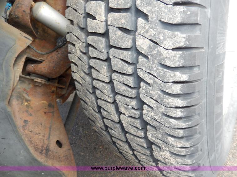 image for item H6941 2002 Chevrolet Silverado 2500 pickup truck