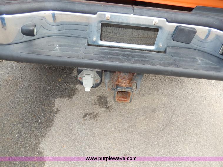 image for item H6941 2002 Chevrolet Silverado 2500 pickup truck