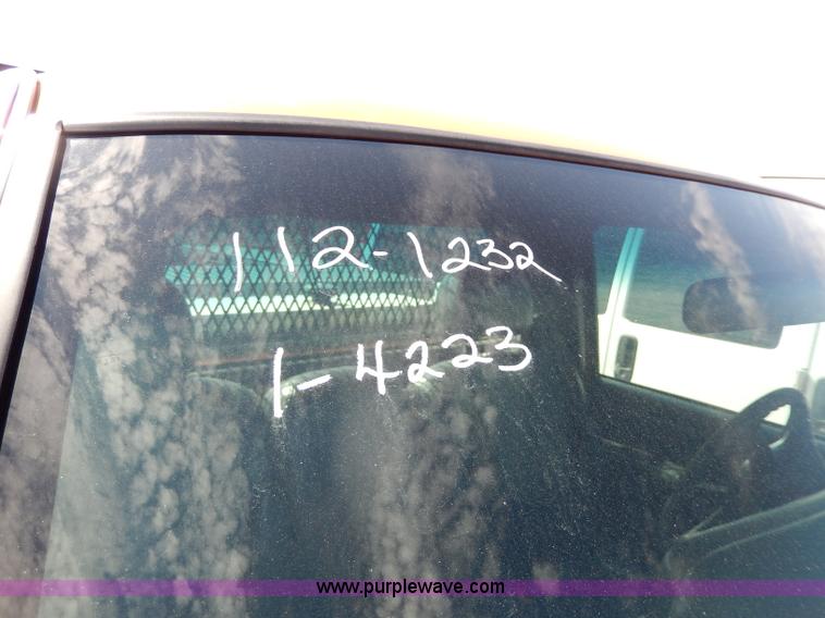 image for item H6941 2002 Chevrolet Silverado 2500 pickup truck