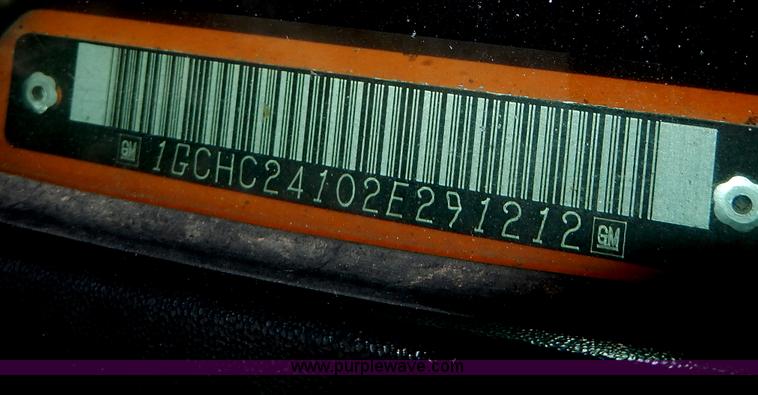 image for item H6941 2002 Chevrolet Silverado 2500 pickup truck