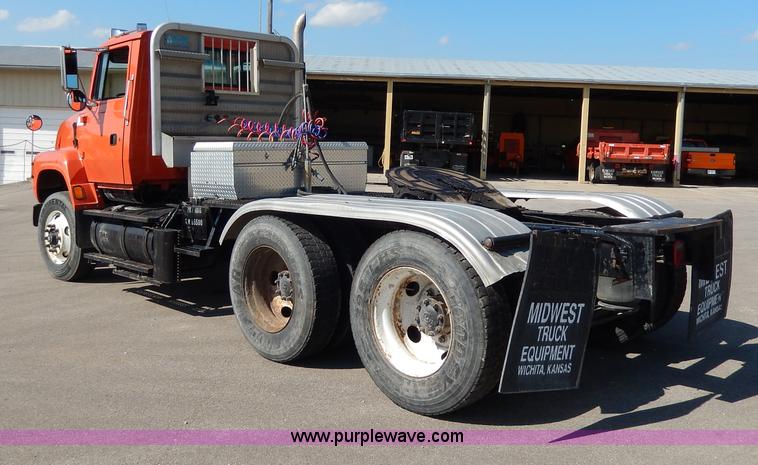 image for item H6945 1997 Ford LTS9000 semi truck