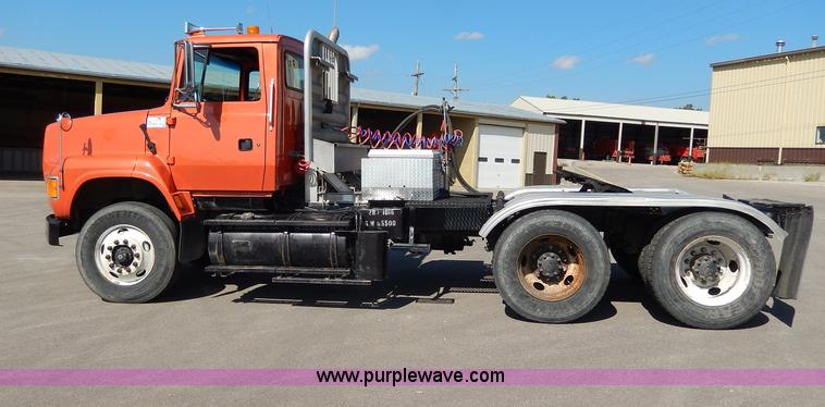 image for item H6945 1997 Ford LTS9000 semi truck
