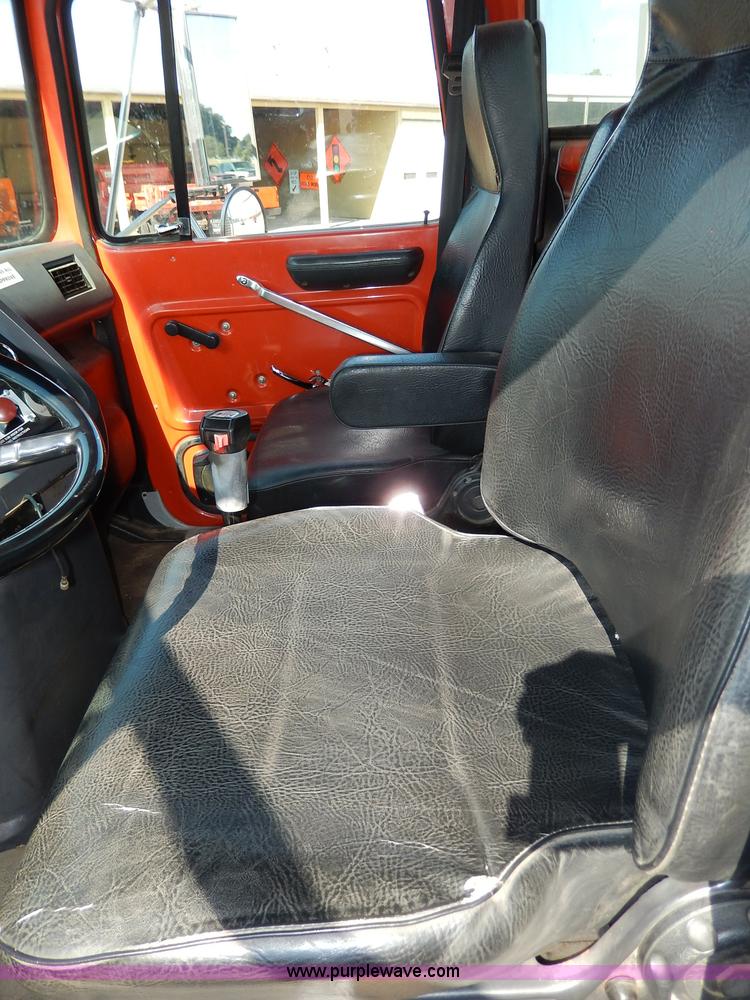 image for item H6945 1997 Ford LTS9000 semi truck