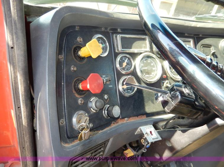 image for item H6945 1997 Ford LTS9000 semi truck