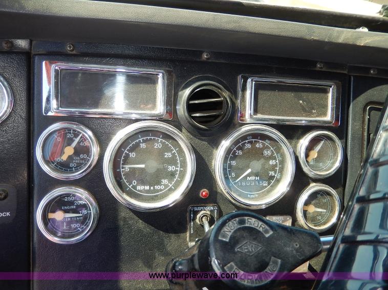 image for item H6945 1997 Ford LTS9000 semi truck