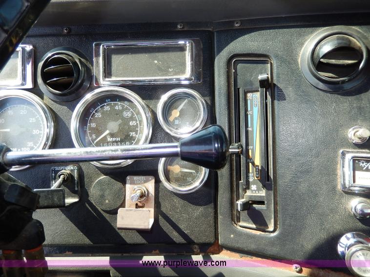 image for item H6945 1997 Ford LTS9000 semi truck